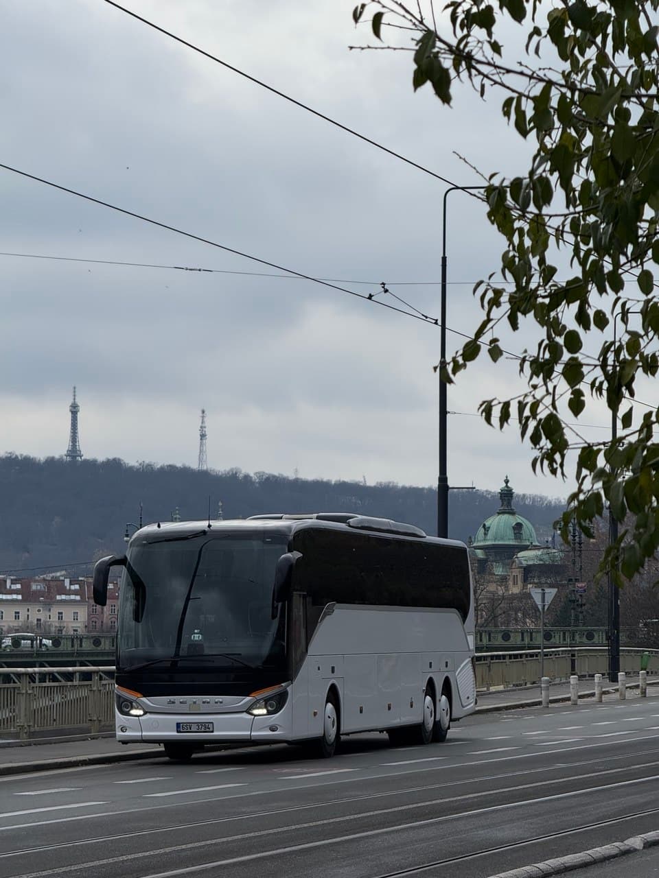 У дорозі мостом через Влтаву