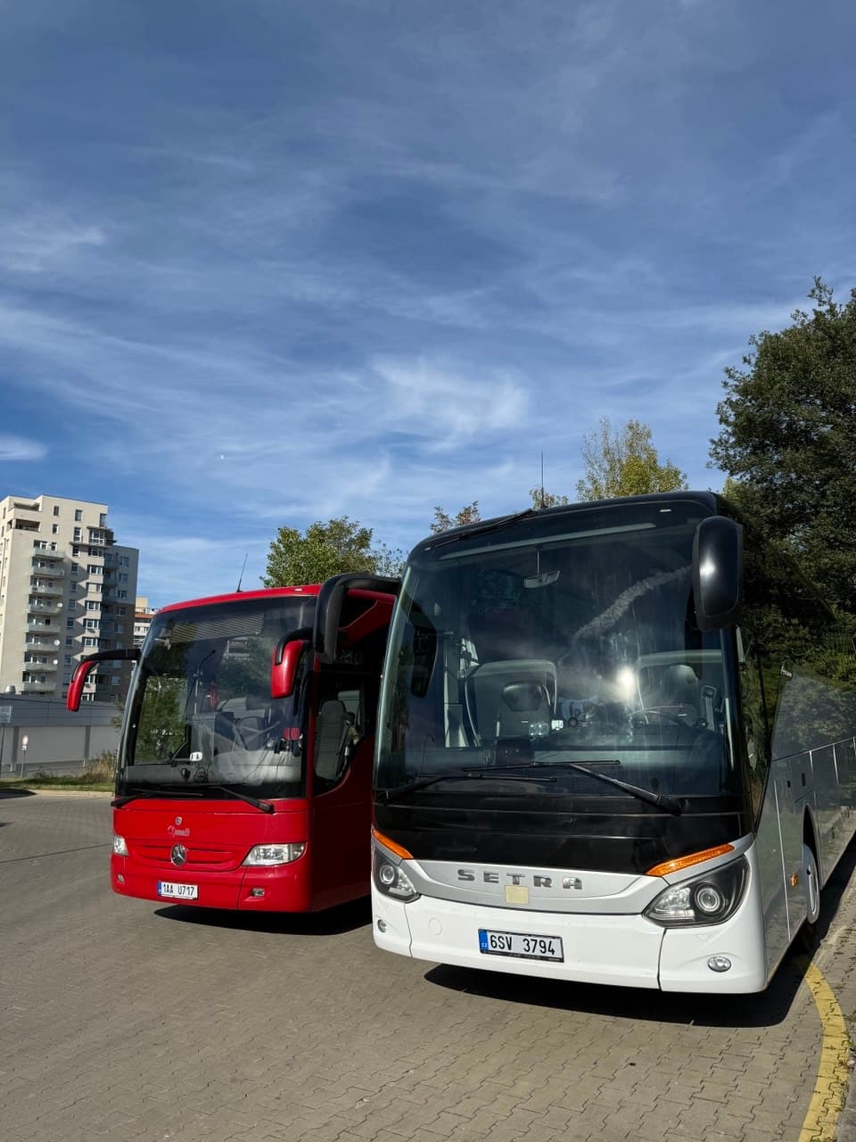 Автопарк компанії на стоянці